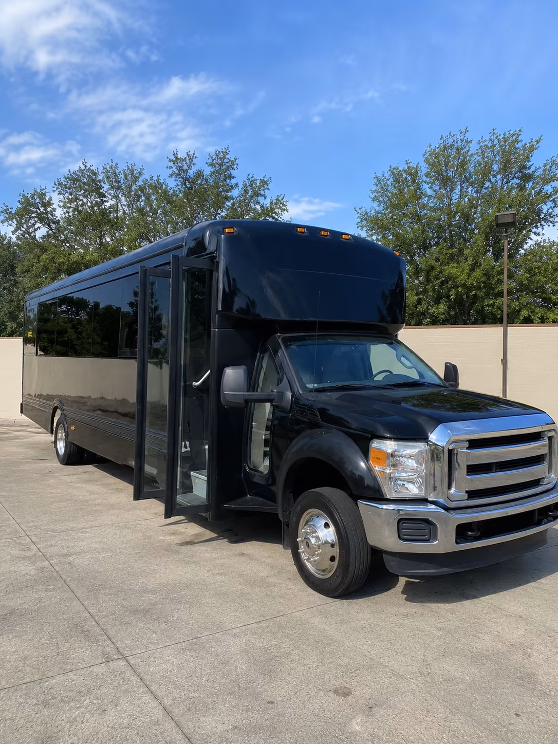 lafayette 20 passenger party bus